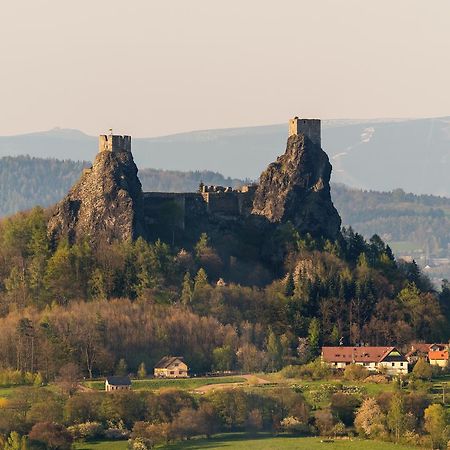Hotel Trosky Troskovice ภายนอก รูปภาพ