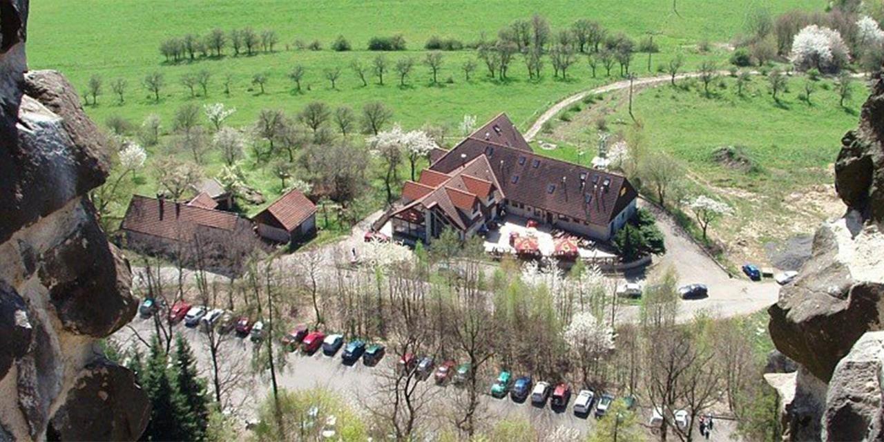 Hotel Trosky Troskovice ภายนอก รูปภาพ