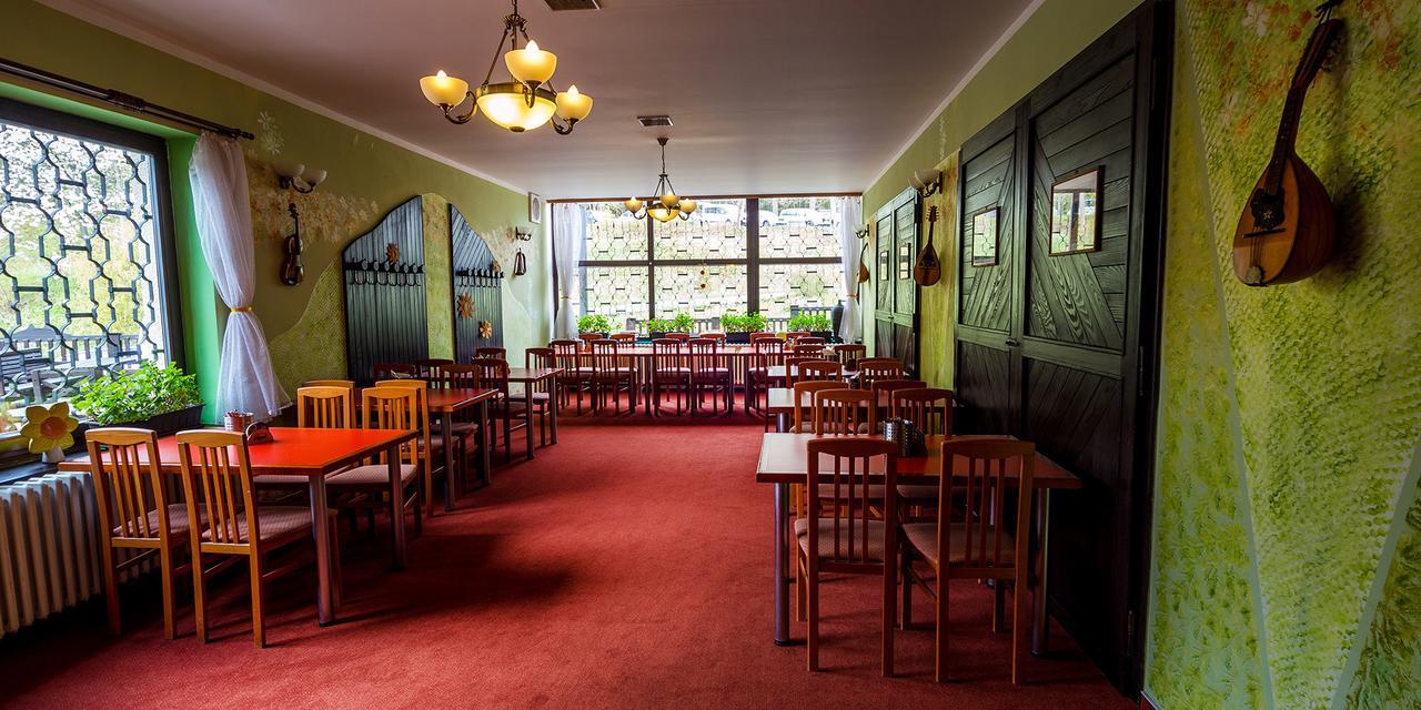 Hotel Trosky Troskovice ภายนอก รูปภาพ