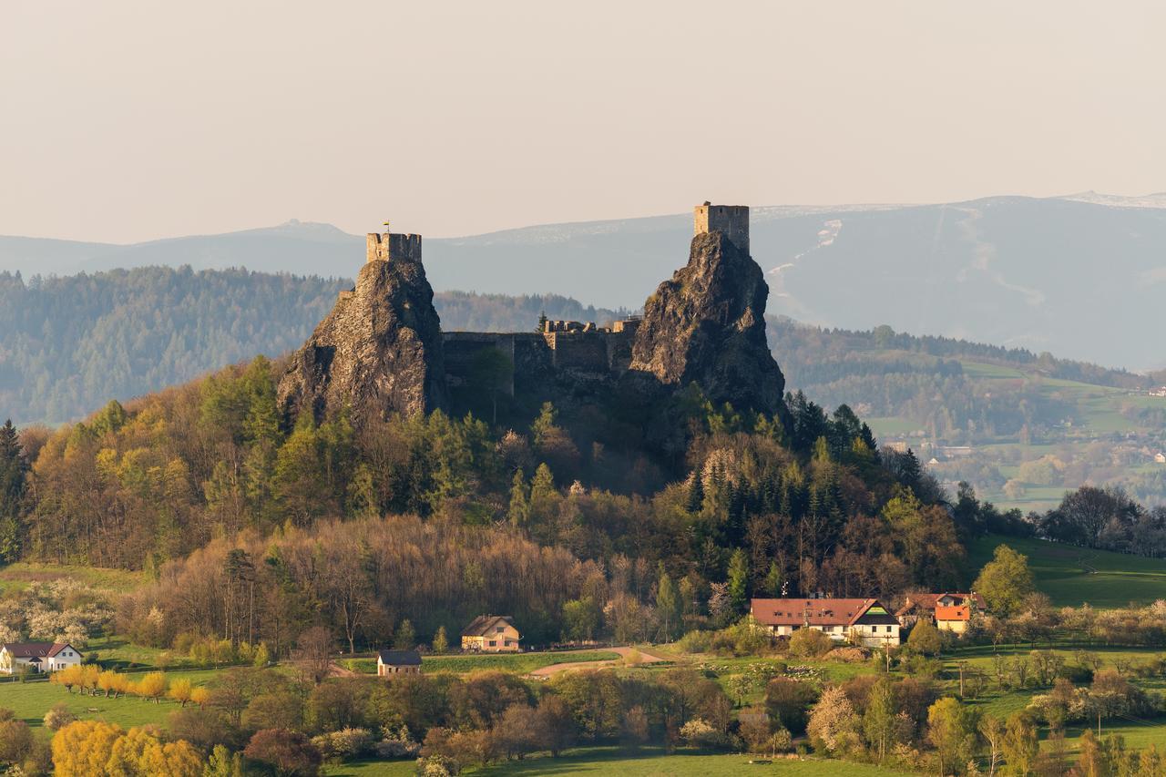 Hotel Trosky Troskovice ภายนอก รูปภาพ