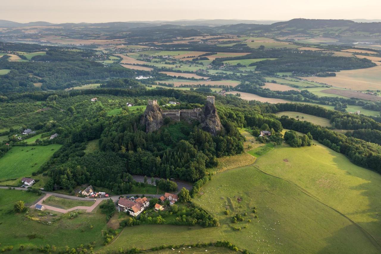 Hotel Trosky Troskovice ภายนอก รูปภาพ