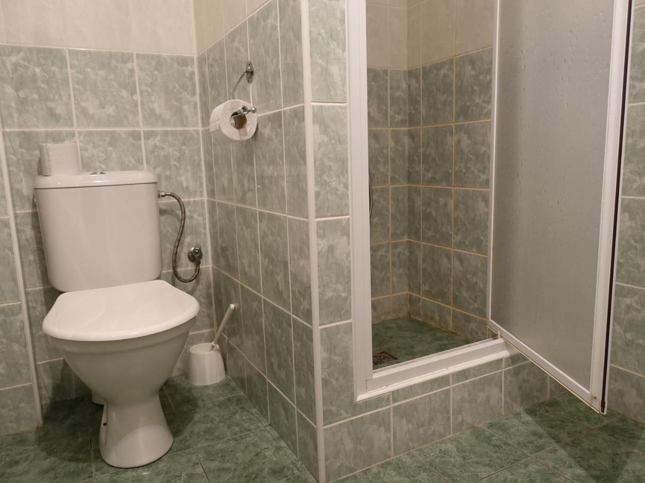 Hotel Trosky Troskovice ภายนอก รูปภาพ